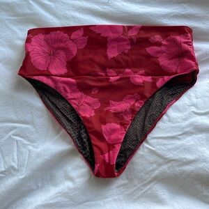 Acacia Echo Bottom size small used gently Ahunui print